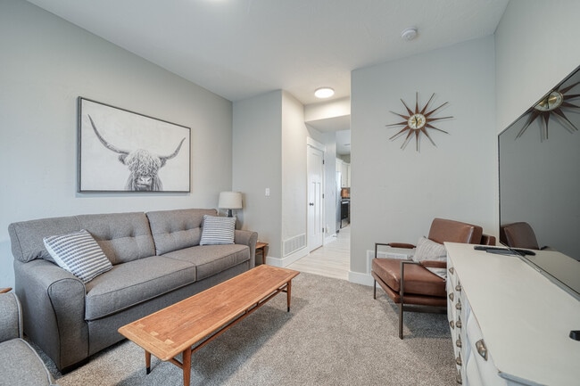 Photo - 706 S Saturn Ave