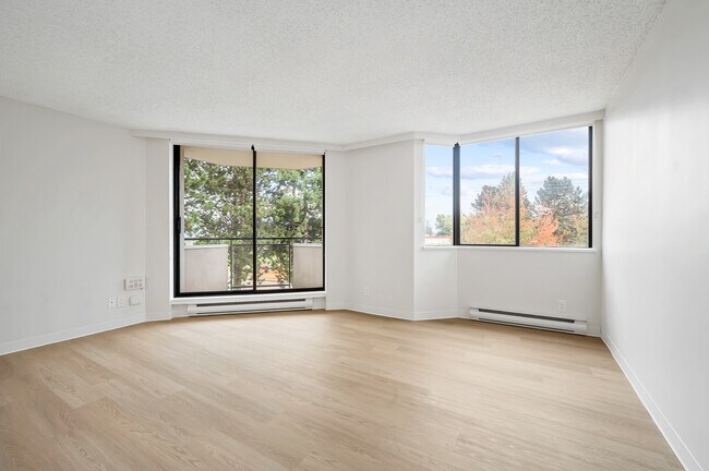 living room - Metro Pointe Burnaby