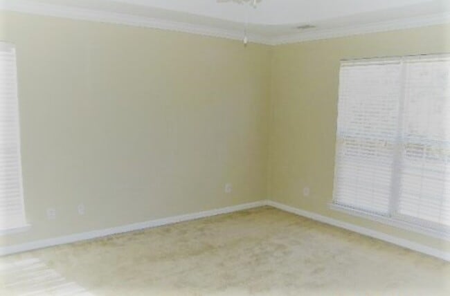 Photo - 256 Silver Brook Cir