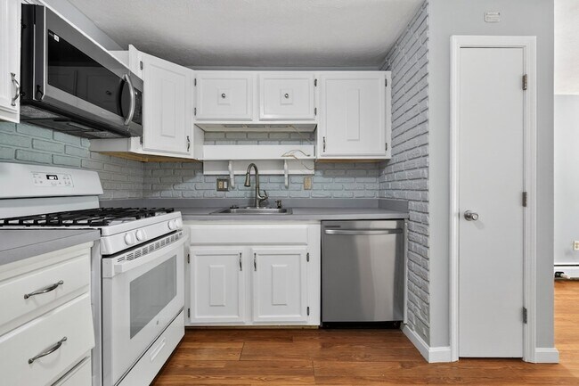 Photo - 7 Karen Cir Unit 2