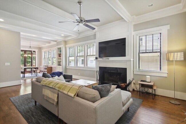 Photo - 519 N Highland Ave NE