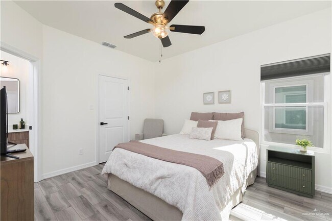 Photo - 7 Clarence Dr Unit 1