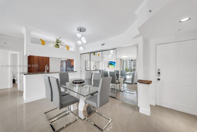 Photo - 17150 N Bay Rd Unidad 2705