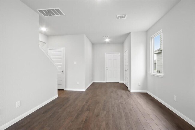 Photo - 1421 Mount Bassie Trl