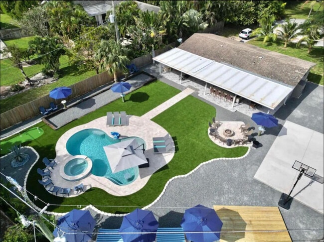 Photo - 270 NW 36th St