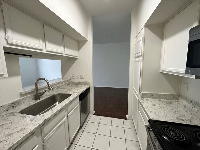 2025 Augusta Dr Unit 203
