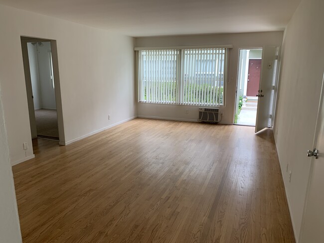 Building Photo - 11933 W Magnolia Blvd Unit 13