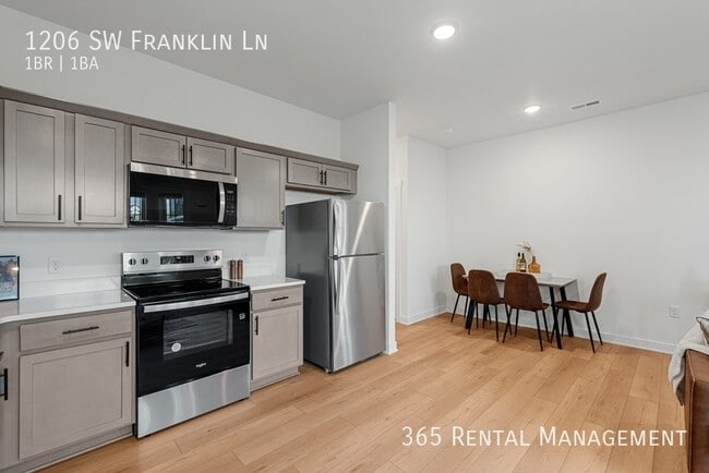 Photo - 1206 SW Franklin Ct