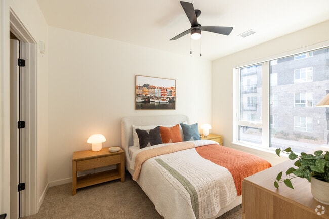 1BR, 1BA - 746SF - Bedroom