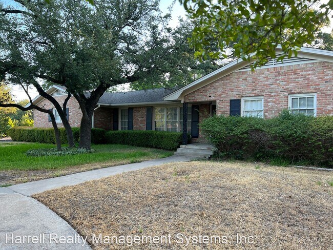 3 br, 2 bath House - 2331 Lake Air Drive - 3 br, 2 bath House - 2331 Lake Air Drive