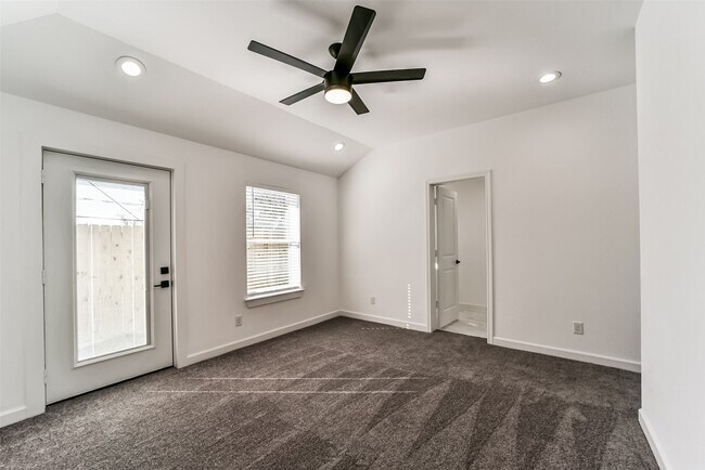 Photo - 5714 Beldart St