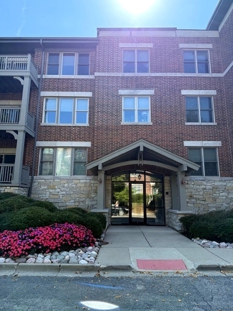 Building Photo - 275 E Railroad Ave Rental