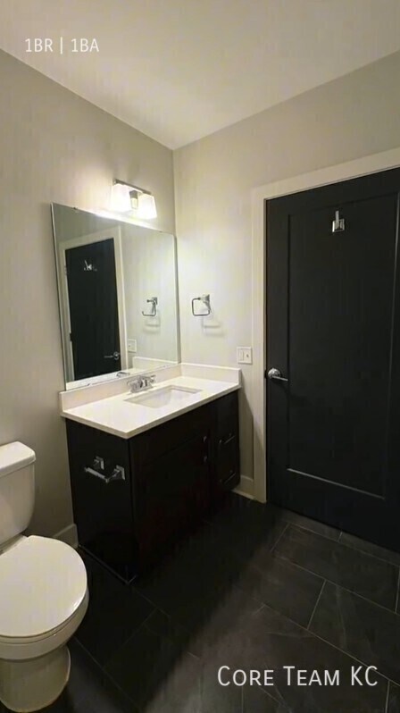 Photo - 106 W 14th St Unidad 305