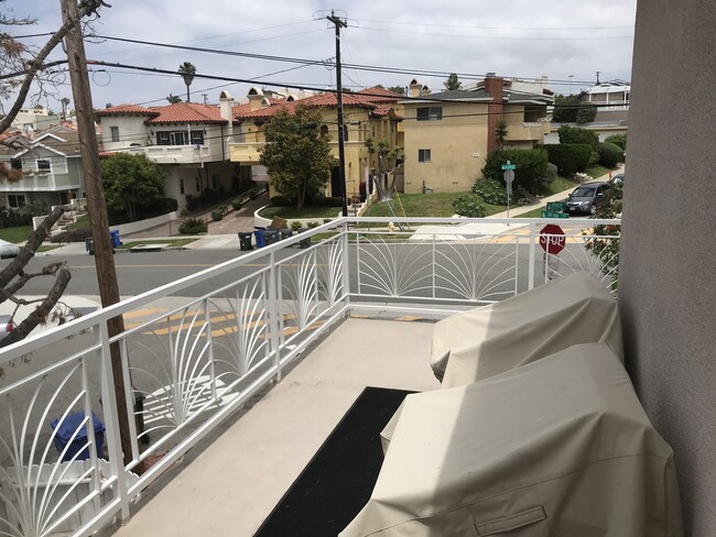 Cubierta del piso superior - 109 N Irena Ave