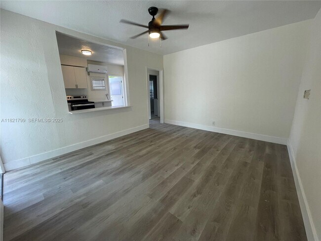 Building Photo - 126 NE 19th Ave Unit 1