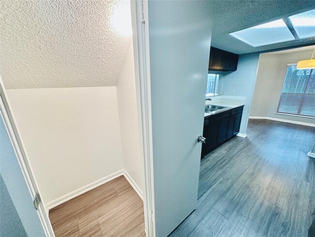 Photo - 2612 Gwendolyn Ln