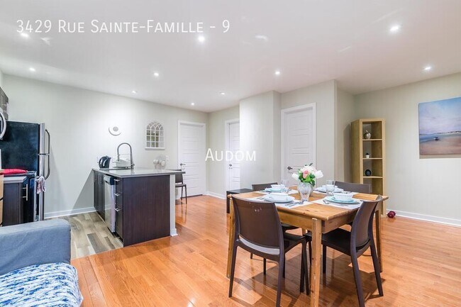 Building Photo - 3429 Rue Sainte-Famille Unit 9