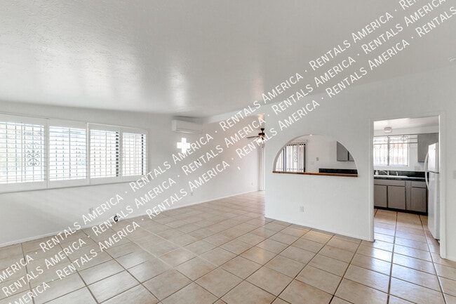 Photo - 801 E Holaway Dr