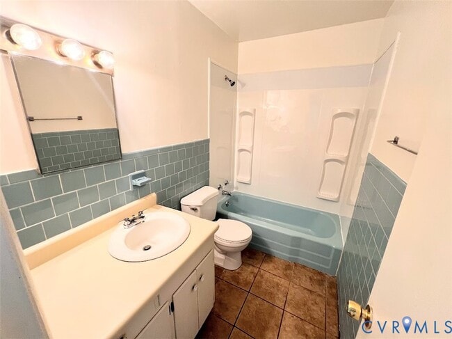 Photo - 2146 Colston St