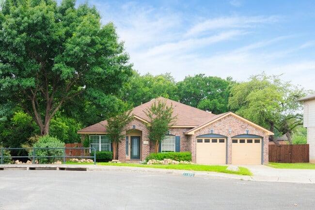 Building Photo - Single story Home in Northwest Area near U...