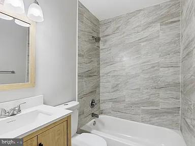 Photo - 2429 Barclay St