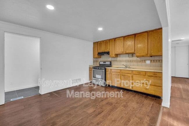 Photo - 775 N Diamond St