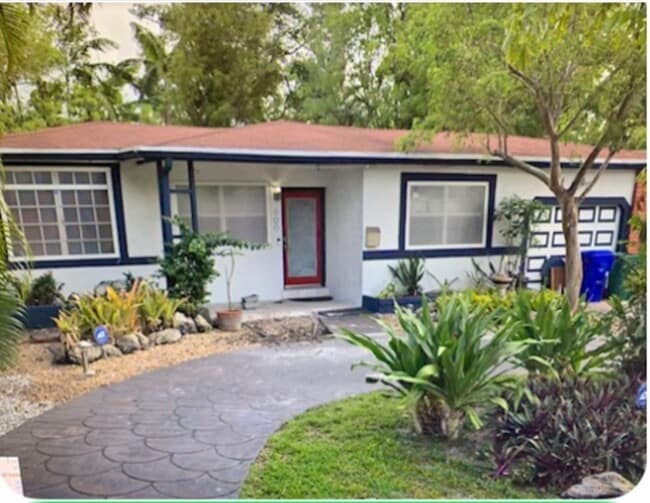 Building Photo - 900 NE 85th St