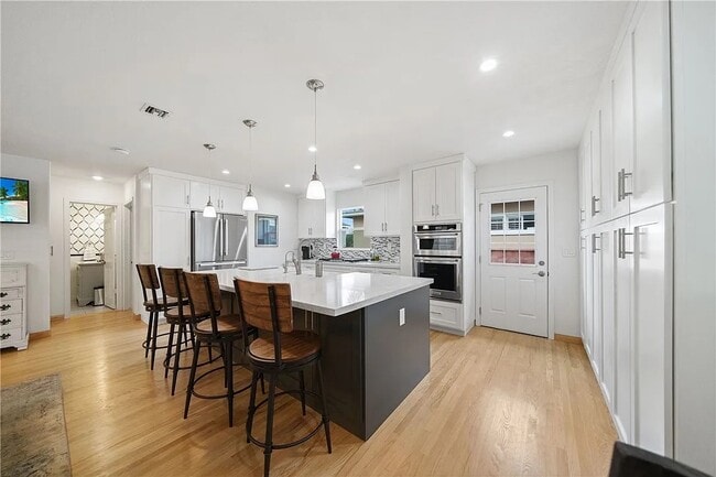 Photo - 329 E Everett Pl