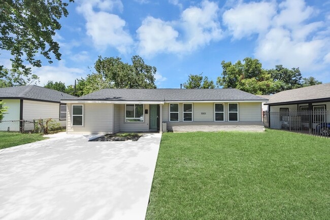Building Photo - 5003 Enyart St