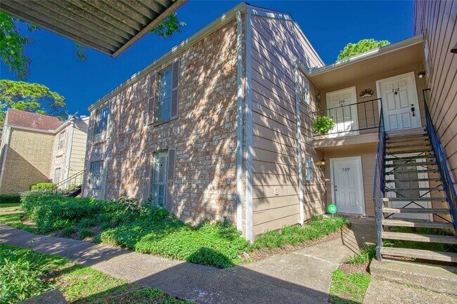 Building Photo - 2800 Jeanetta St Unit 709