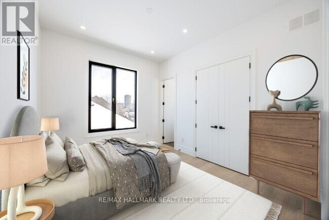 Photo - 230 Townsgate Dr