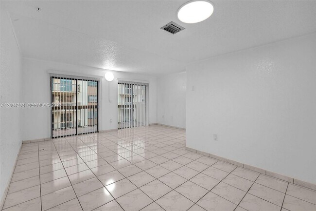 5249 NW 7th St Unit 416