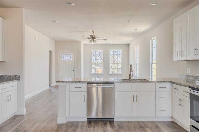 Photo - 2900 Avenue C