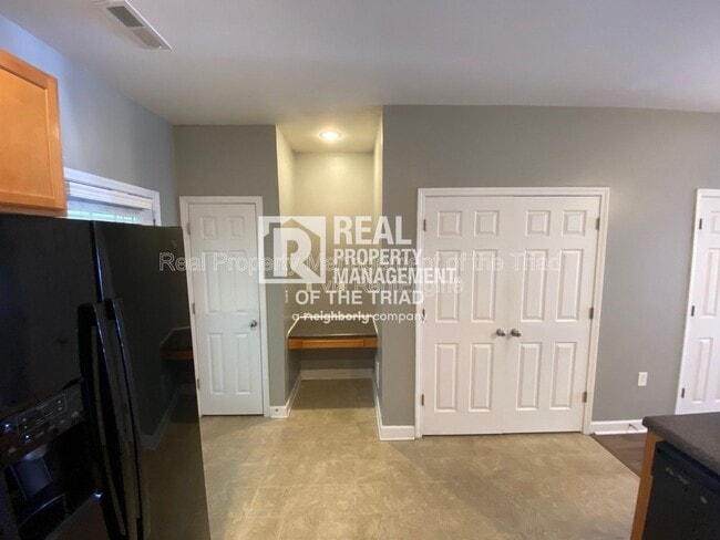 Photo - 101 Humberside Dr