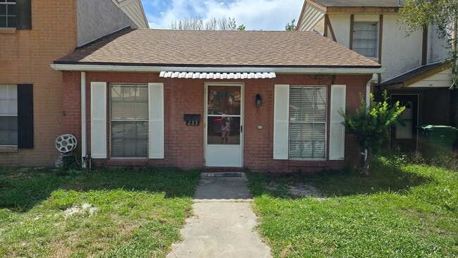 Building Photo - 2 Bed, 1.5 Bath private backyard Rental