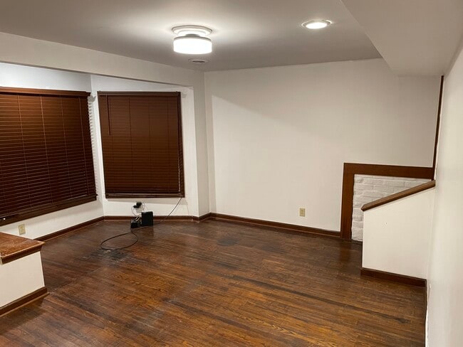 Photo - 132 W Washington St