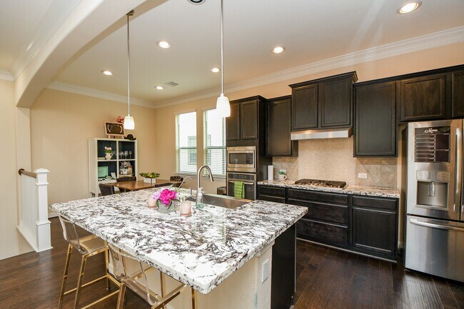 Photo - 446 N Live Oak St