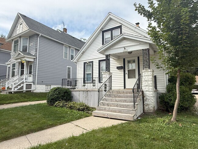 Photo - Private 4 bedroom home in West Allis