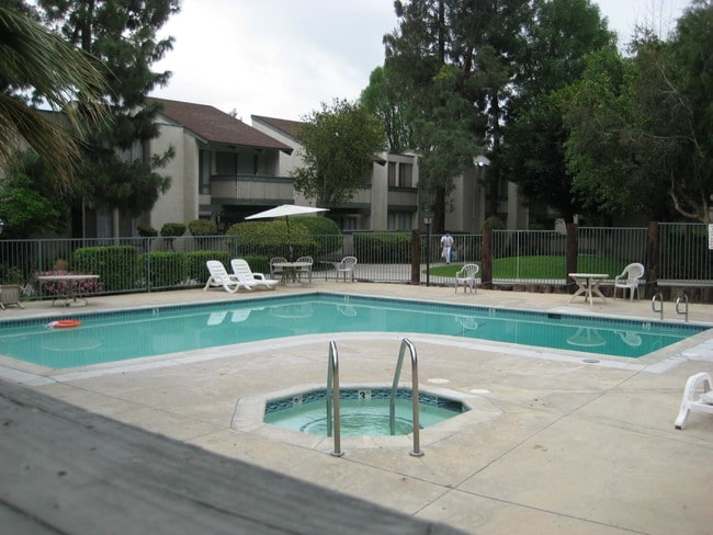 Photo - 8601 International Ave Unidad 179