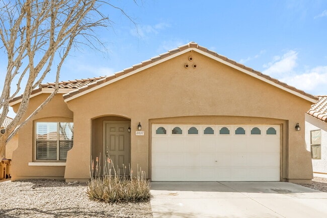 Building Photo - 2837 W San Carlos Ln