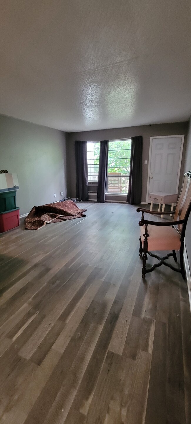 Photo - 5055 Ridglea Ln Unit 1106 washer dryer in