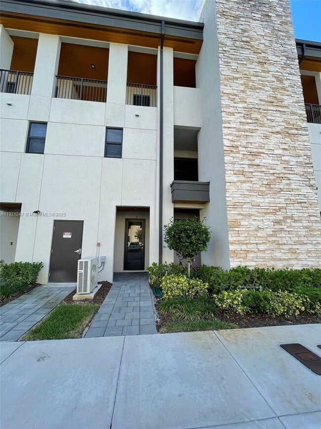 Photo - 10443 NW 82nd St Unit 4