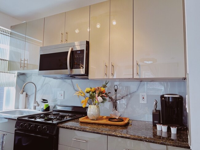 Photo - 2402 Spruce St Unit 3R