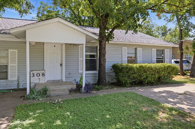 Building Photo - "Charming 2-Bedroom Duplex in White Settlement!" Unit B
