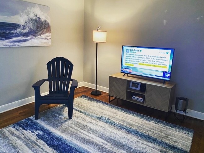 Photo - 2013 Waverly Av.