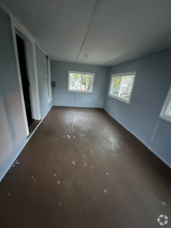 Building Photo - 418 1/2 Washington St Unit upper Rental