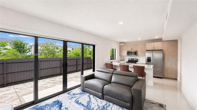 Photo - 229 NW 12th St