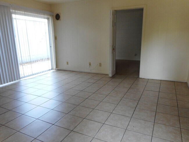 2037 NE 2nd St Unidad 10