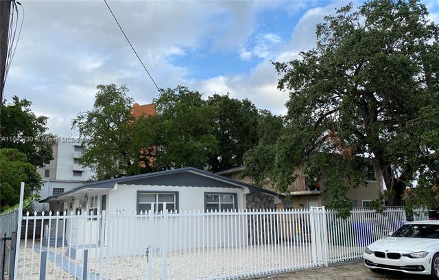 Building Photo - 365 NE 55th Ter