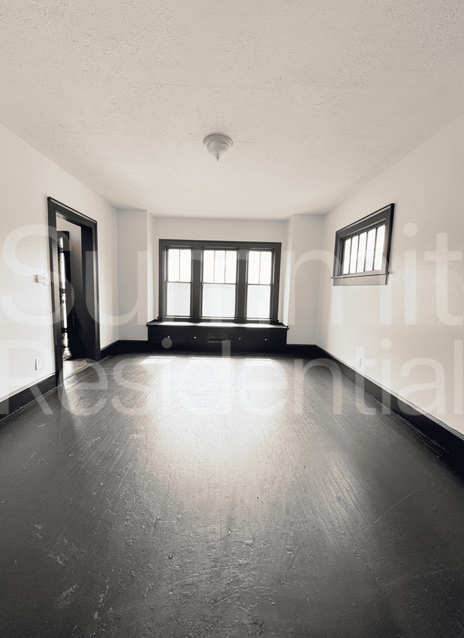 Building Photo - 4 Bedroom House for Rent